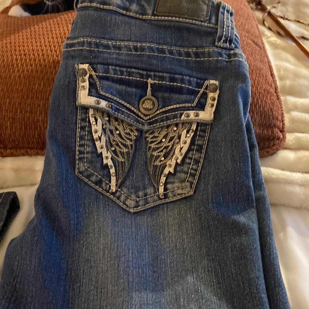 Blue jeans designed back pockets 23 inseam
